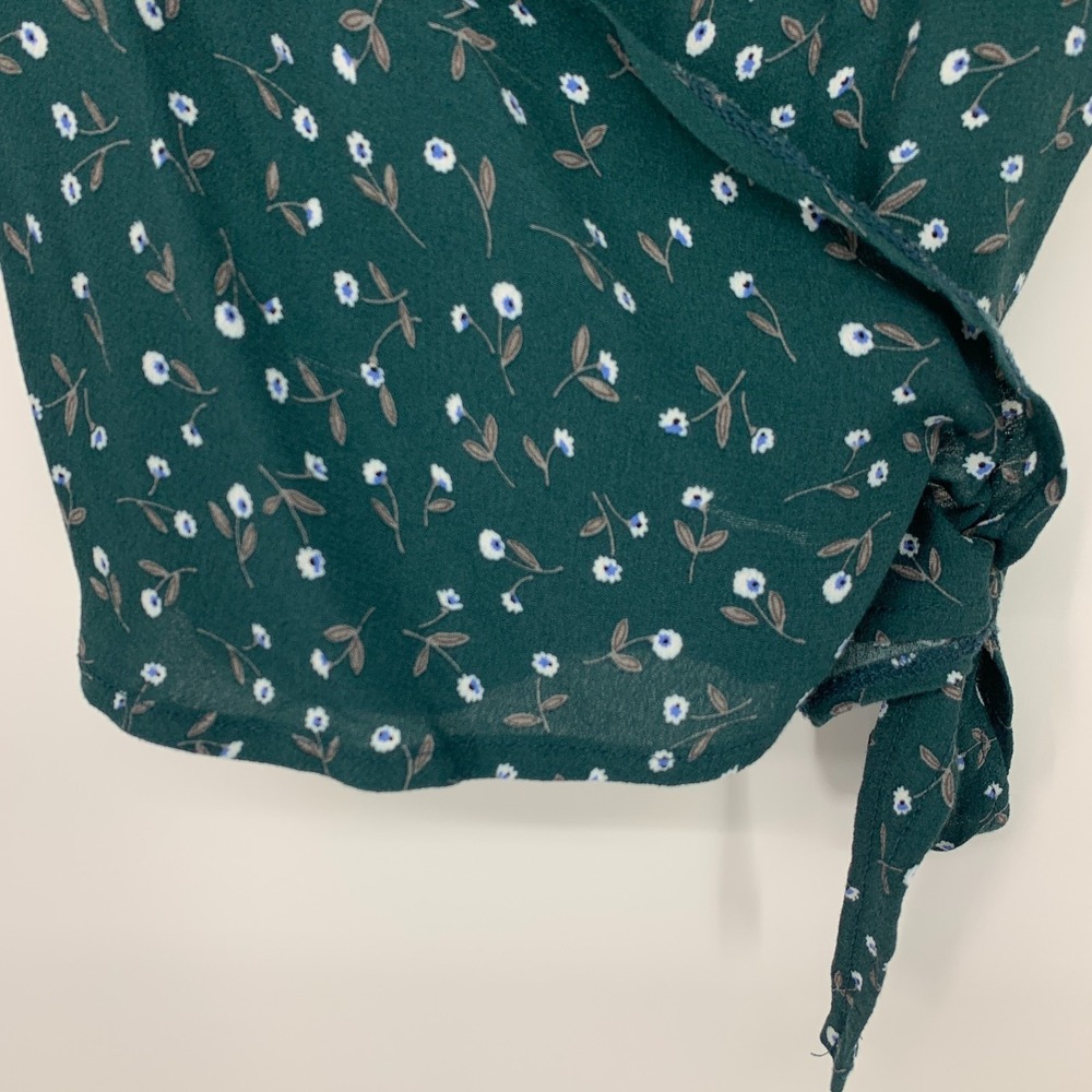 Brandy Melville Wrap Top Womens Rae Floral Print Short Sleeve V Neck Crop - Picture 7 of 10